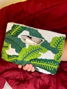 🌿 Sincerely Jules Beaded Leaf Clutch 🌿